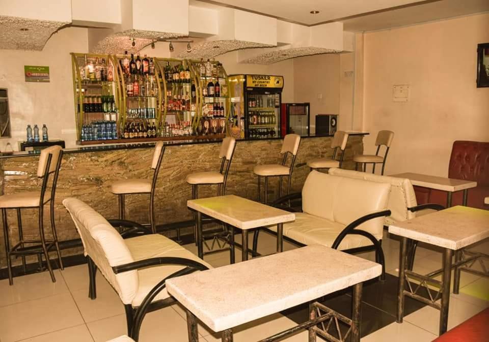 Mates Hotel Nairobi Buitenkant foto